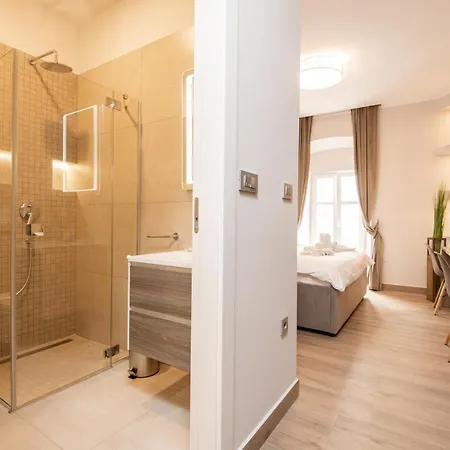 Deluxe Apartments & Rooms Revis Fiume Esterno foto