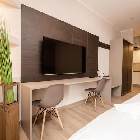 Deluxe Apartments & Rooms Revis Fiume Esterno foto