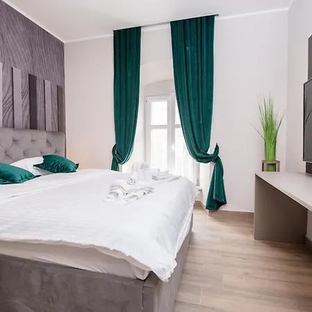 Deluxe Apartments & Rooms Revis Fiume Esterno foto