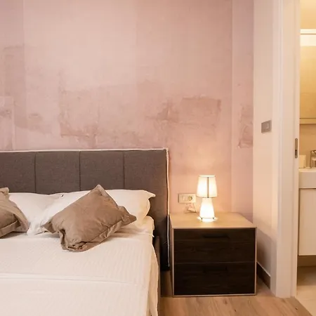 Deluxe Apartments & Rooms Revis Fiume Esterno foto
