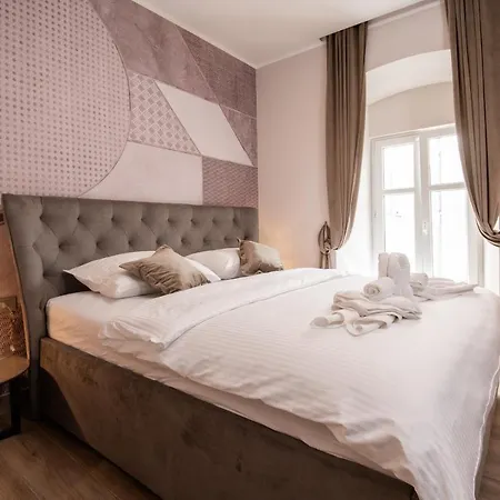 Deluxe Apartments & Rooms Revis Fiume Esterno foto