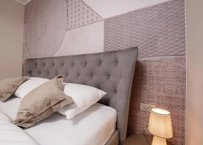 Deluxe Apartments & Rooms Revis