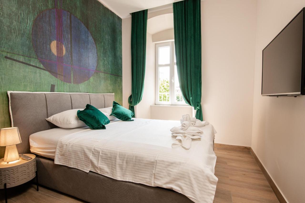 Deluxe & Revis Apartment *